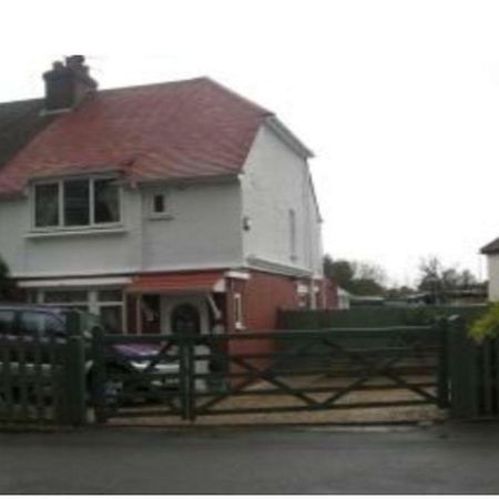 Maidstone Family Homes Upper Road Cottage Exterior photo